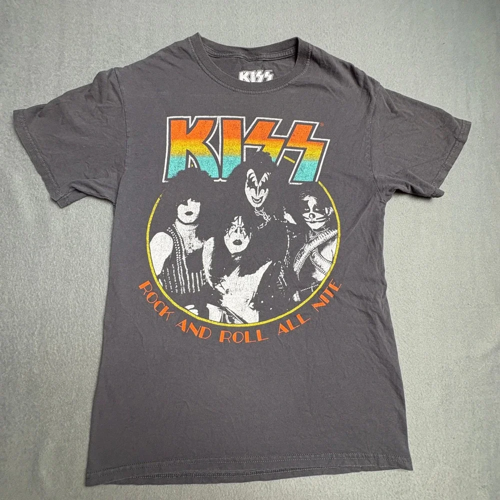 KISS Rock and Roll All Nite Band Tee Charc Gray Graphic T-Shirt Small Mad Engine